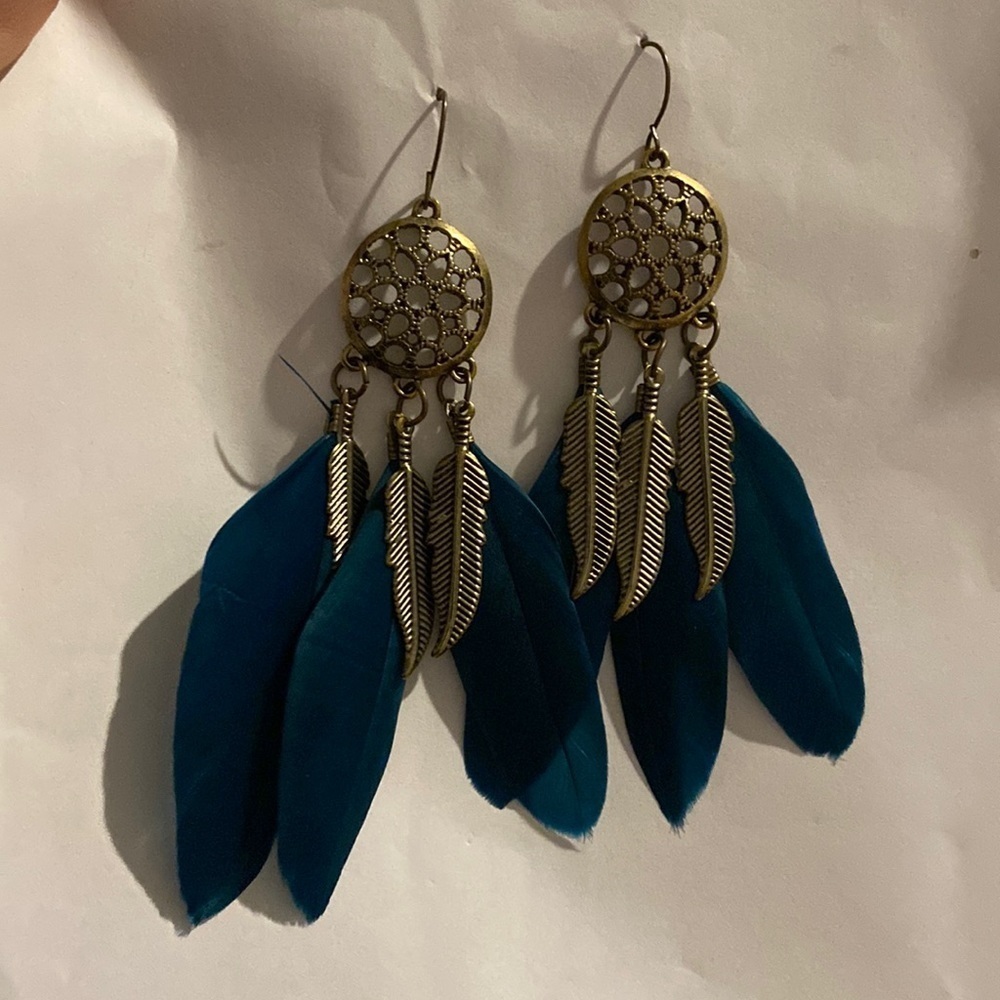 Dream catcher dangle earrings. Teal under light (see pictures) 4.5 inches size. - Picture 9 of 13
